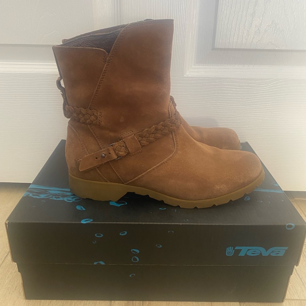 Teva Women's Tan Winter Boots